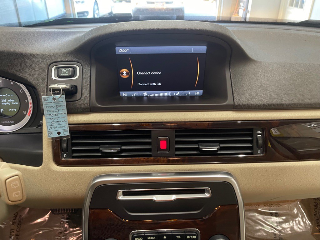 2013 Volvo XC70 Image 28