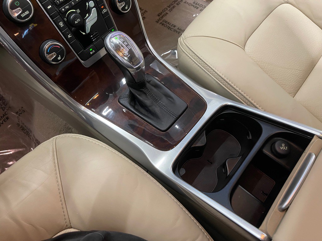 2013 Volvo XC70 Image 30