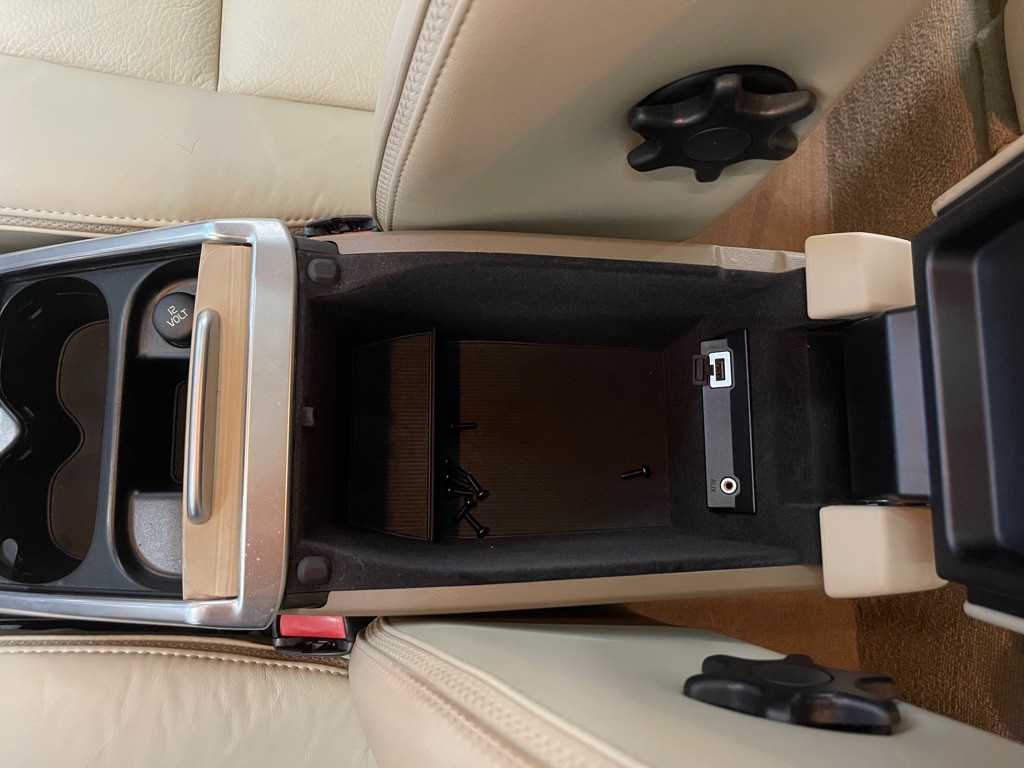 2013 Volvo XC70 Image 32