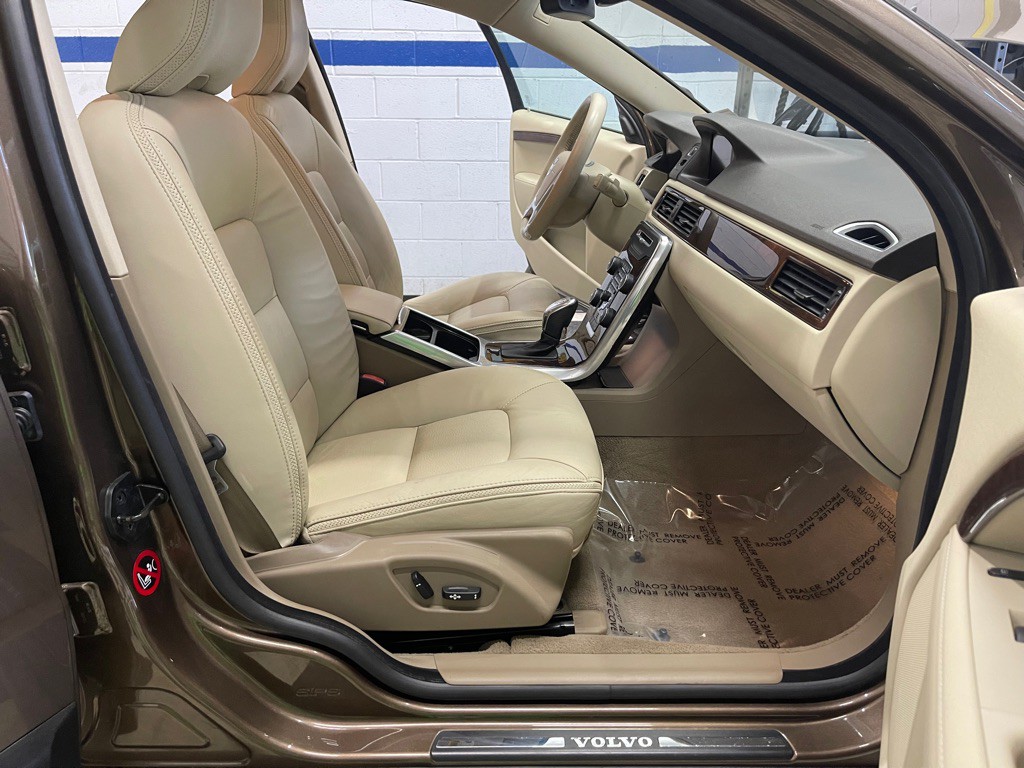 2013 Volvo XC70 Image 35