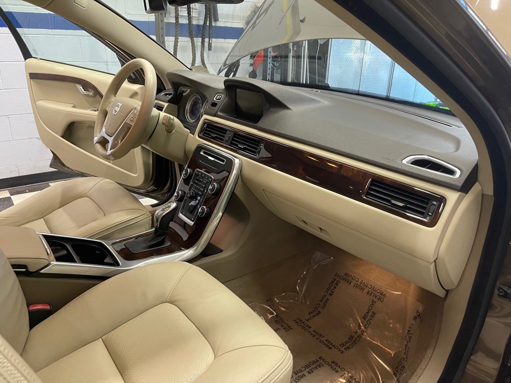 2013 Volvo XC70 Image 36
