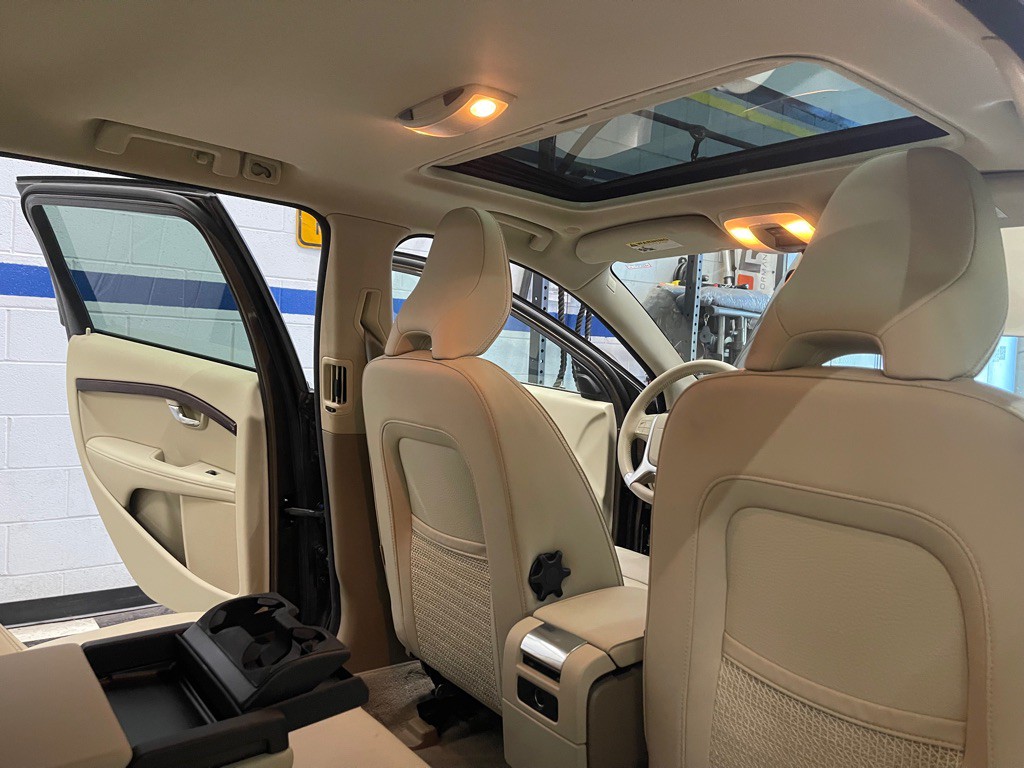 2013 Volvo XC70 Image 44