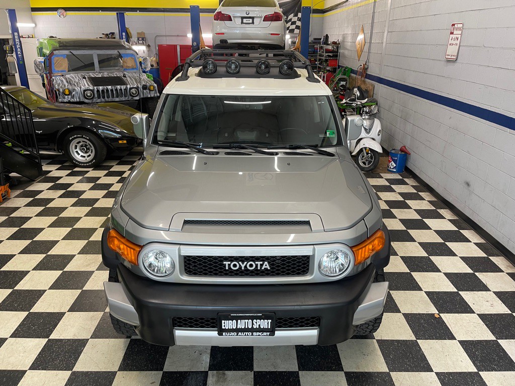 2010 Toyota FJ Cruiser Image 2