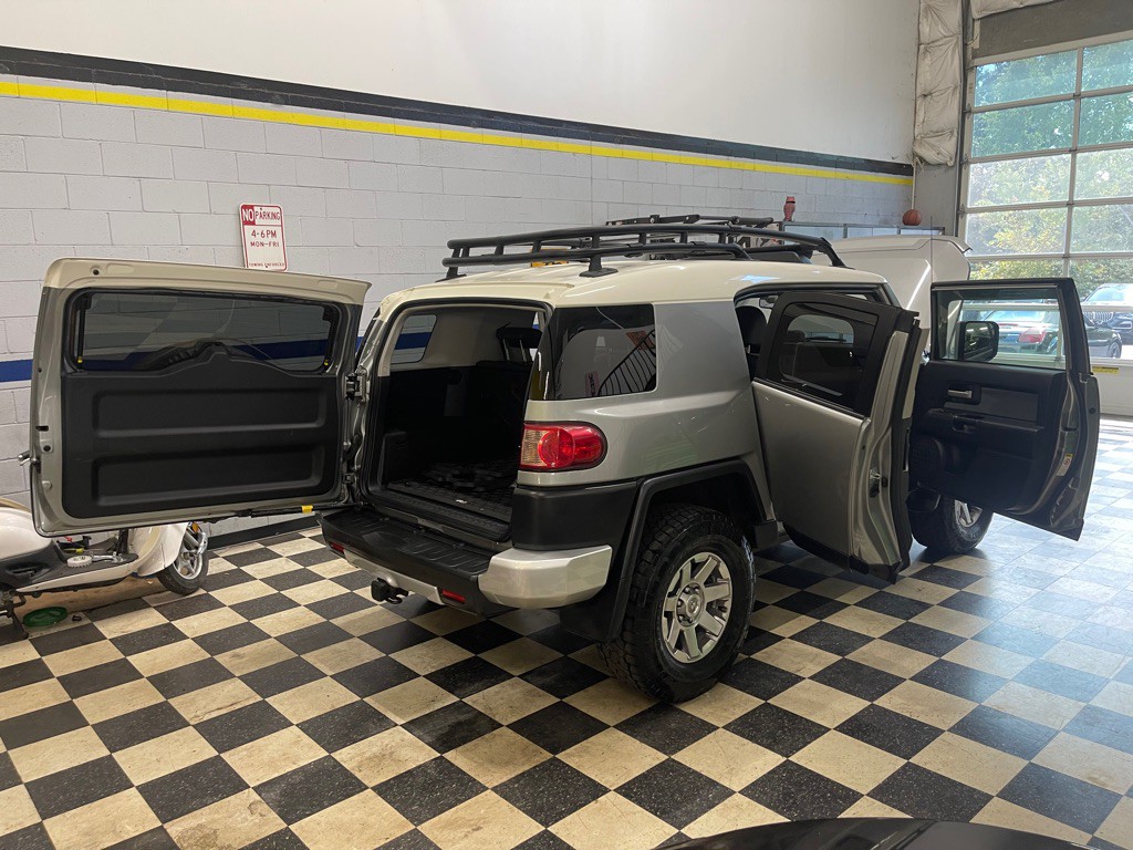 2010 Toyota FJ Cruiser Image 21