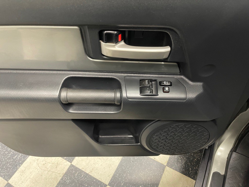 2010 Toyota FJ Cruiser Image 25
