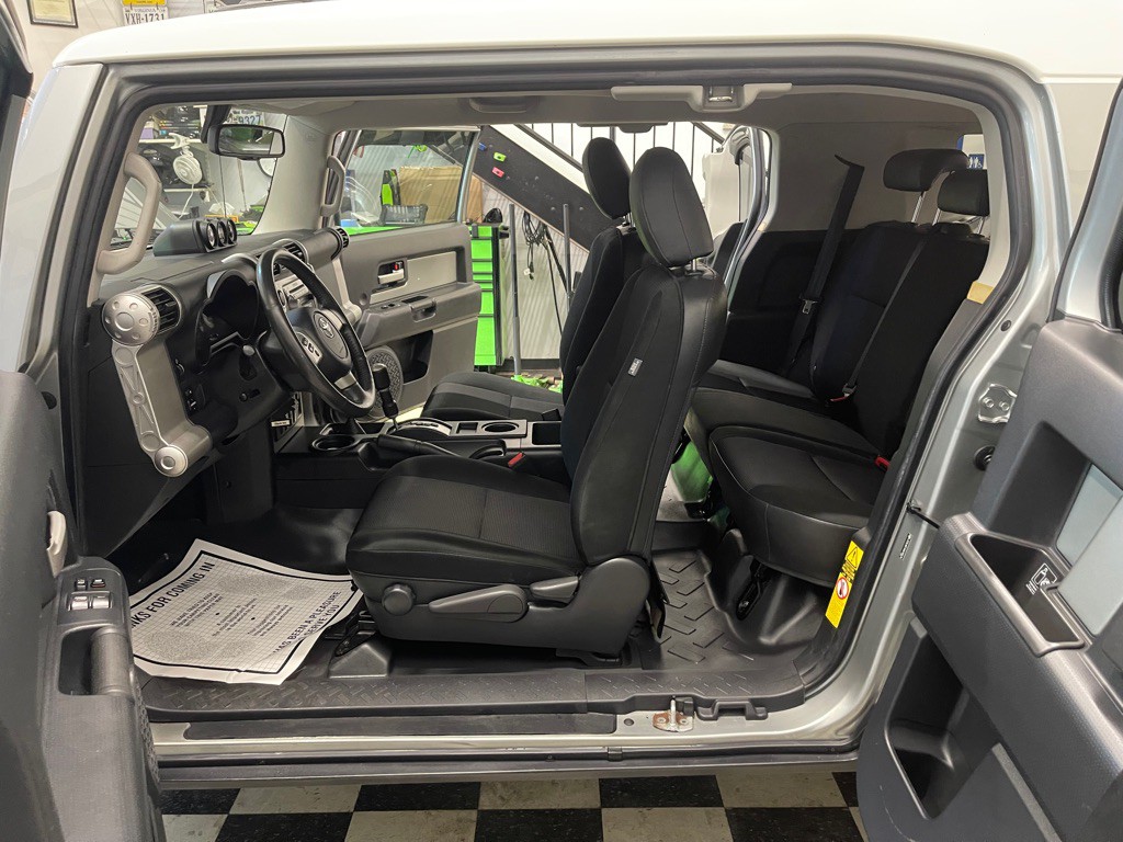 2010 Toyota FJ Cruiser Image 26