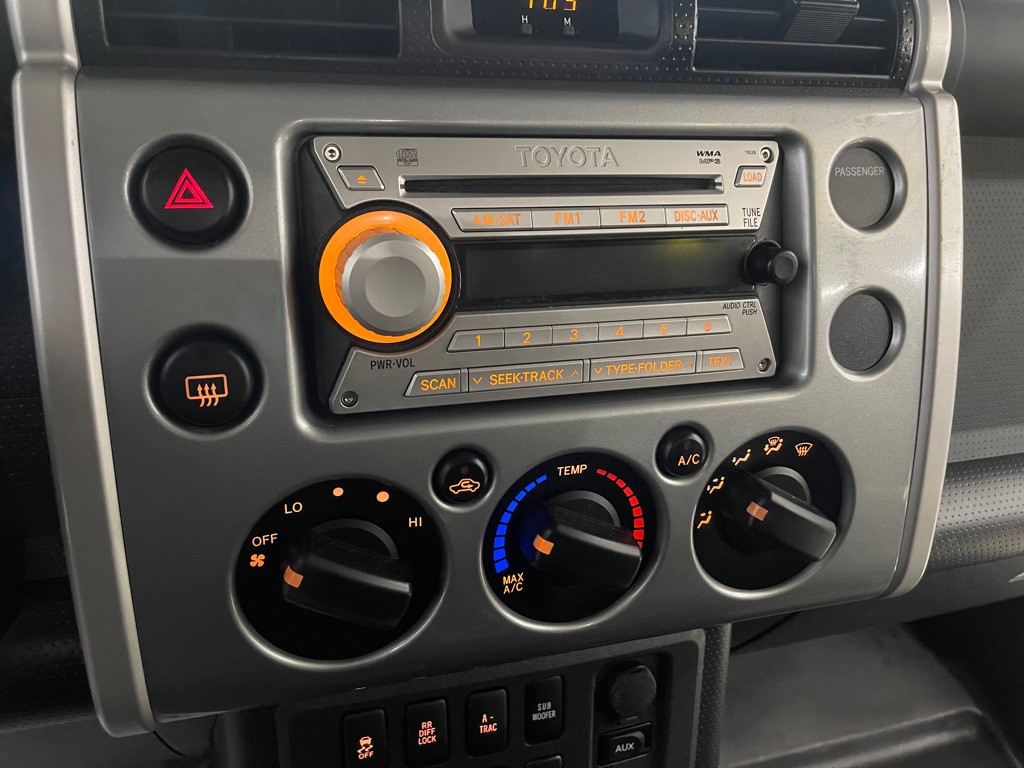 2010 Toyota FJ Cruiser Image 36