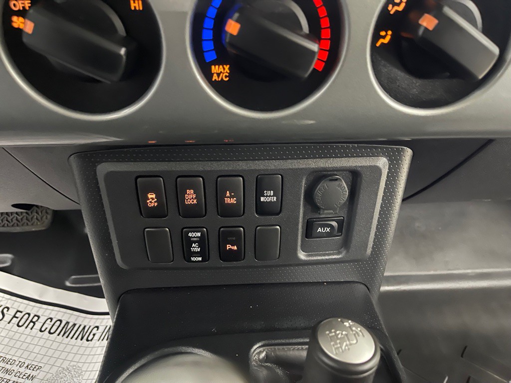 2010 Toyota FJ Cruiser Image 37