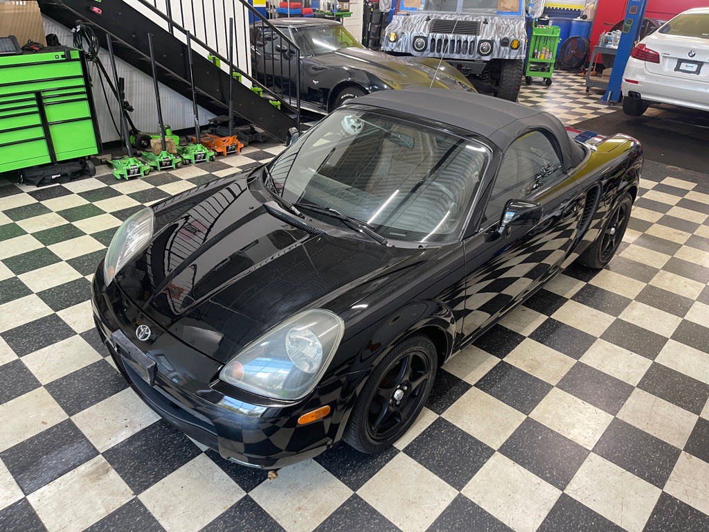 2002 Toyota MR2 Image 4