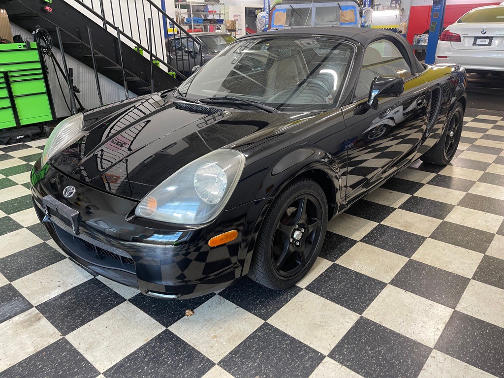 2002 Toyota MR2 Image 5