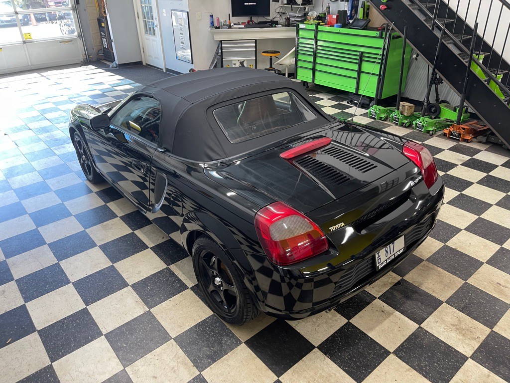 2002 Toyota MR2 Image 7