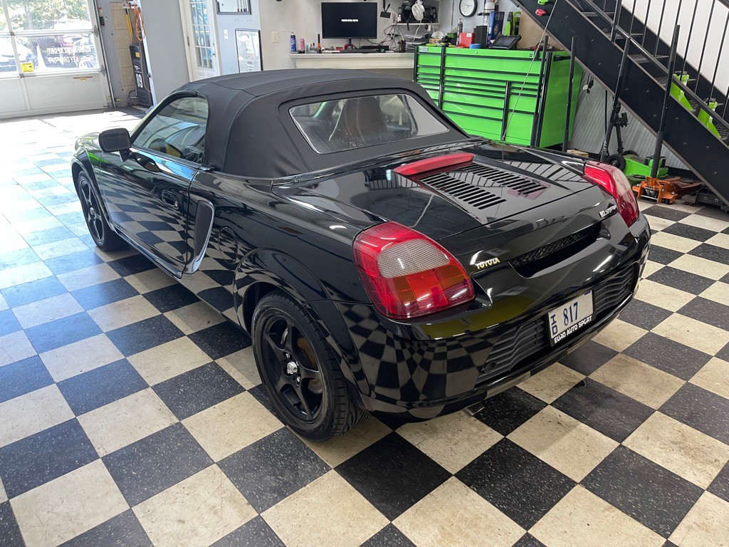2002 Toyota MR2 Image 8