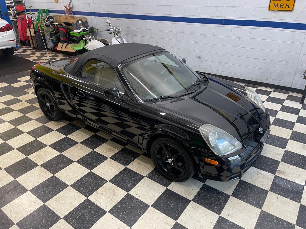 2002 Toyota MR2 Image 16