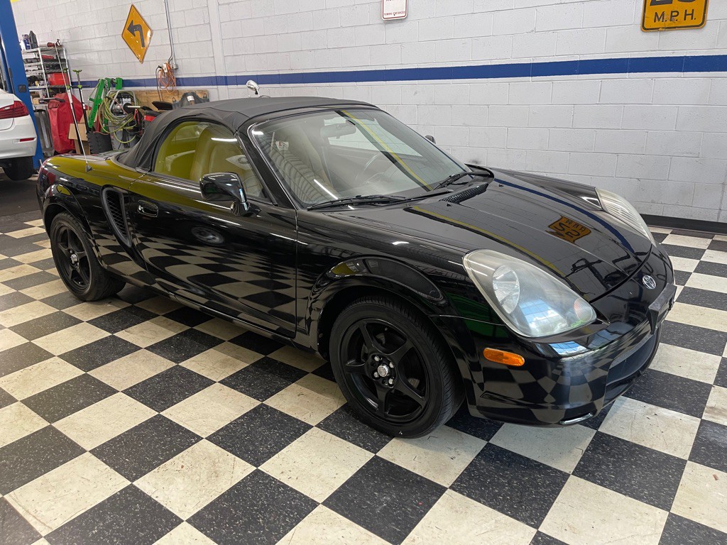 2002 Toyota MR2 Image 17
