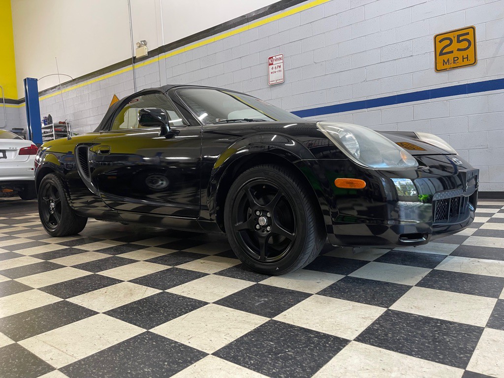 2002 Toyota MR2 Image 18
