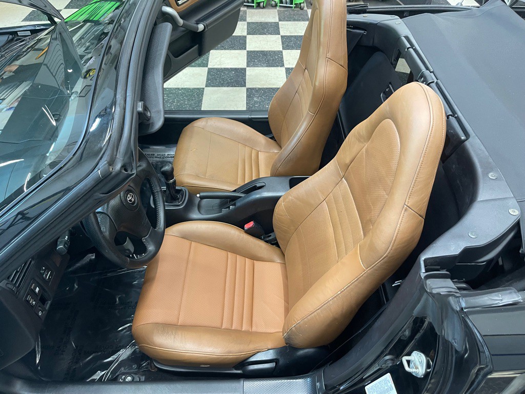2002 Toyota MR2 Image 33