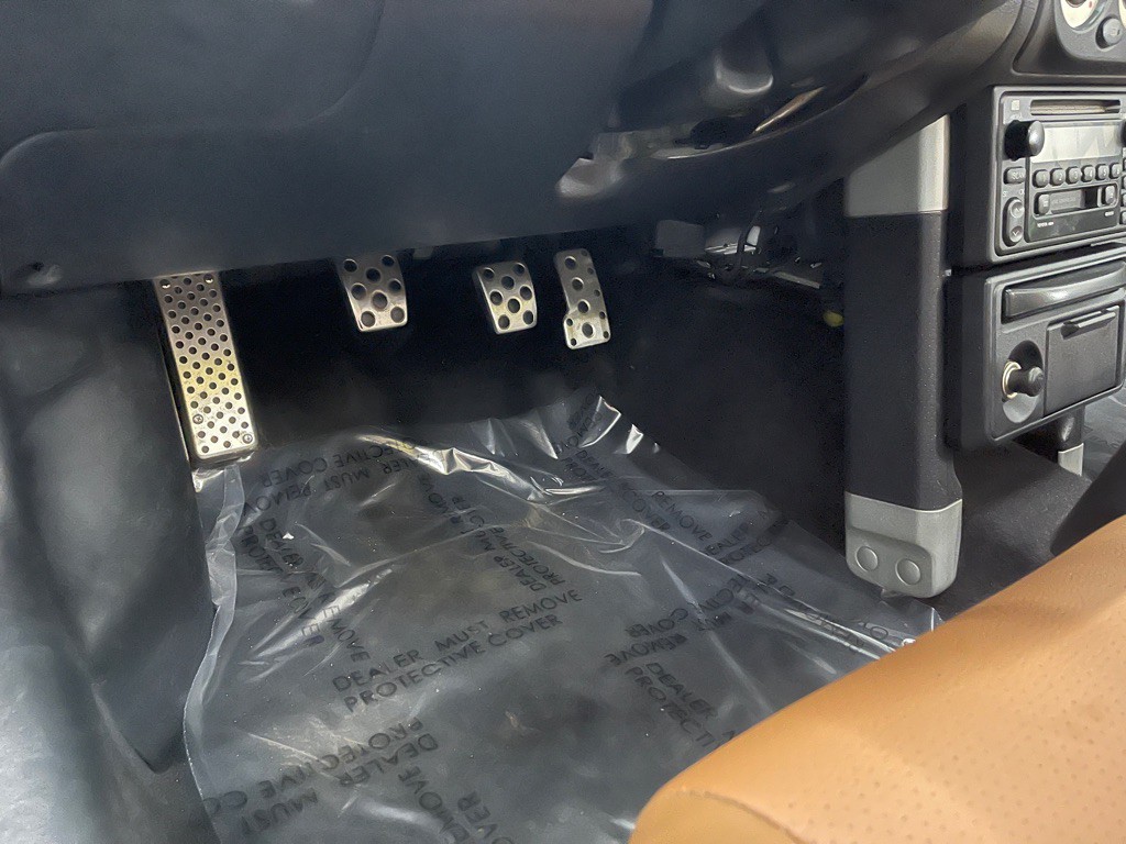 2002 Toyota MR2 Image 35