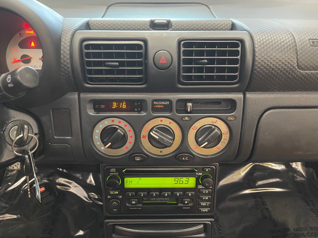 2002 Toyota MR2 Image 41
