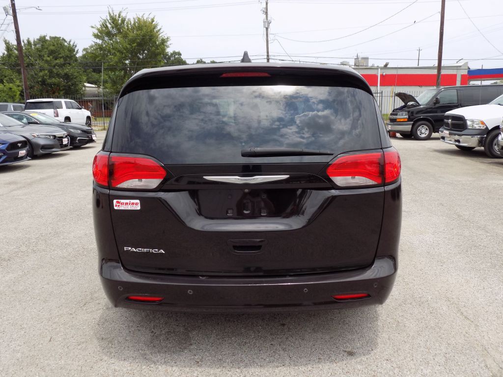 2017 Chrysler Pacifica Image 5
