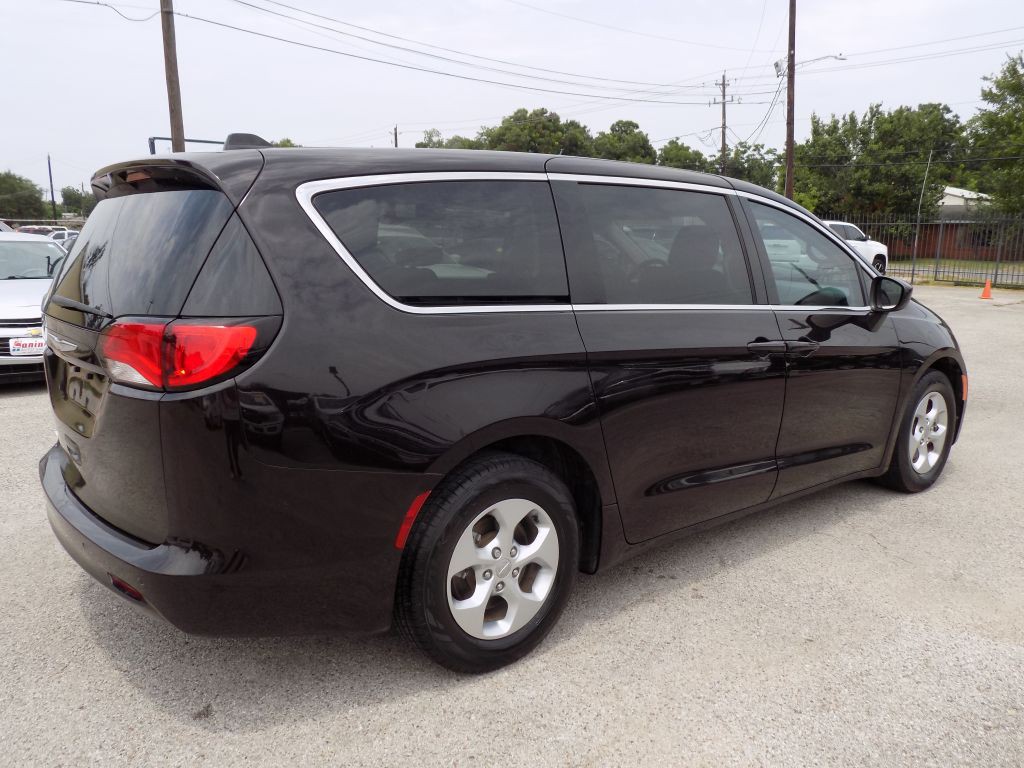 2017 Chrysler Pacifica Image 6