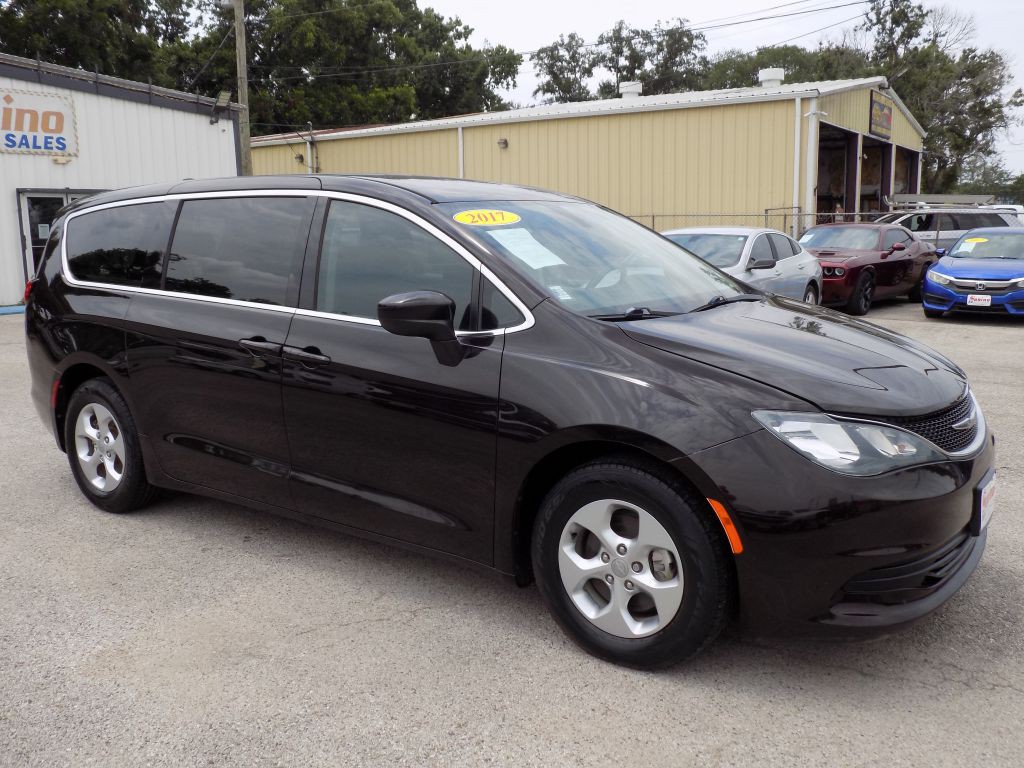 2017 Chrysler Pacifica Image 8
