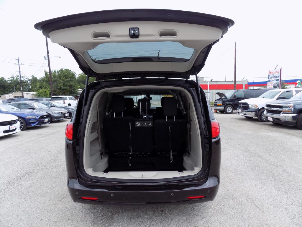 2017 Chrysler Pacifica Image 13