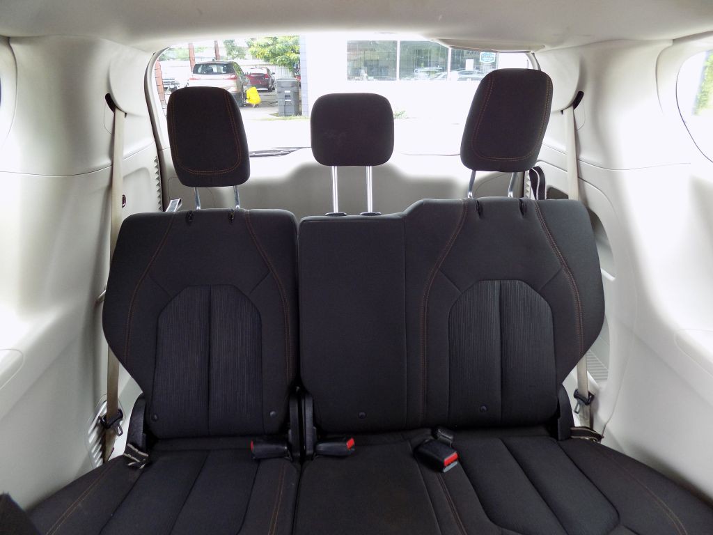 2017 Chrysler Pacifica Image 15
