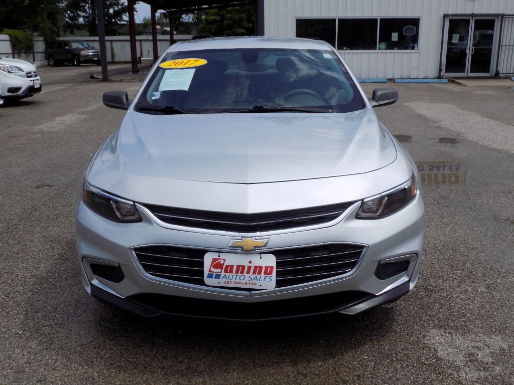 2017 Chevrolet Malibu Image 1