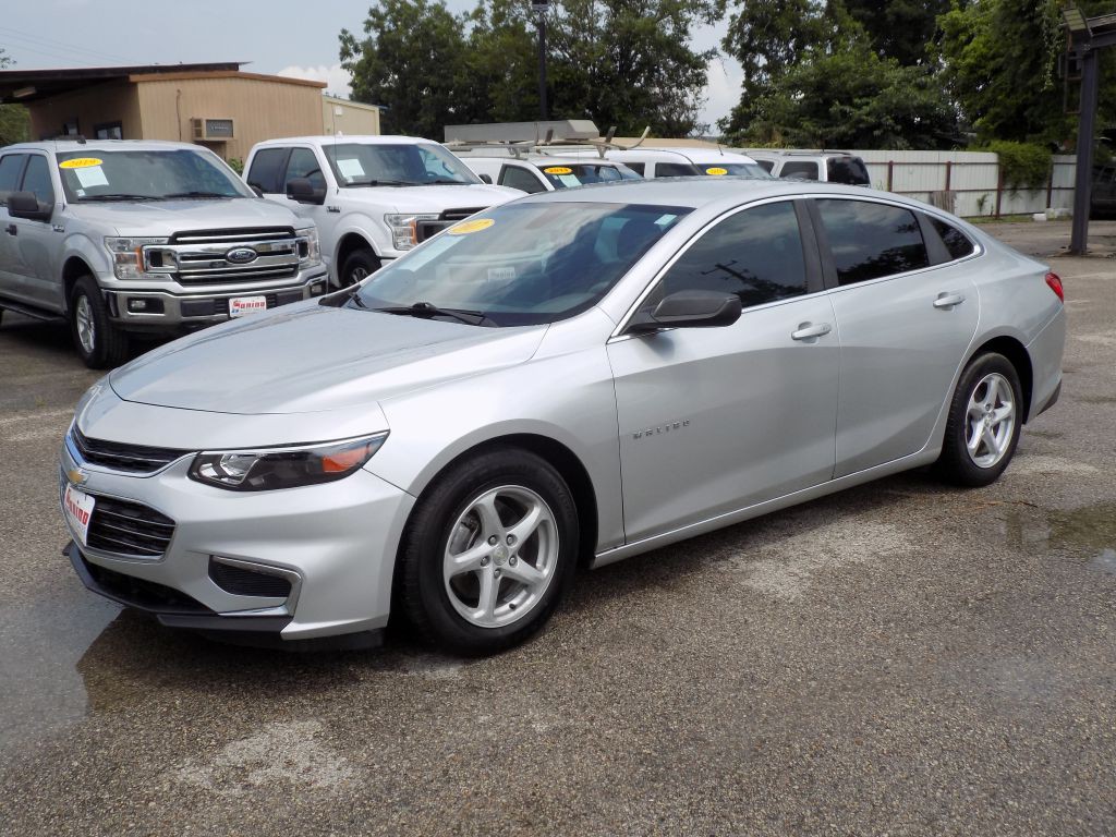2017 Chevrolet Malibu Image 2