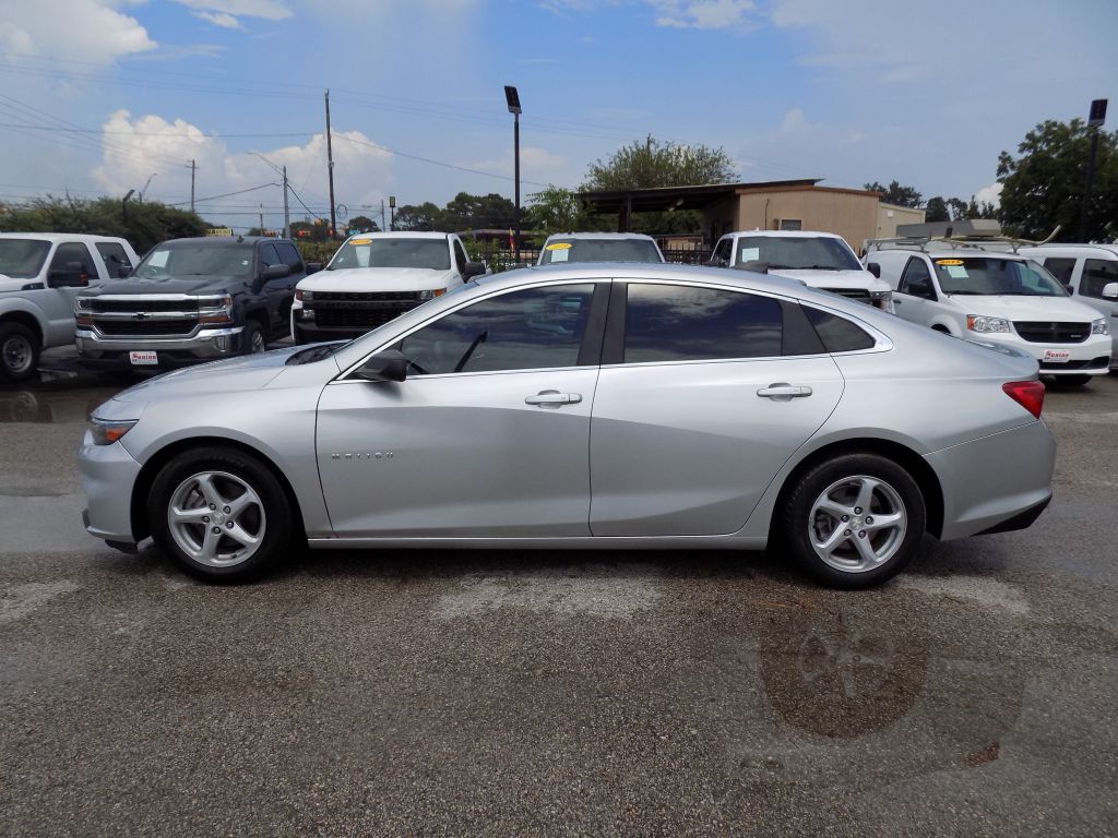 2017 Chevrolet Malibu Image 3