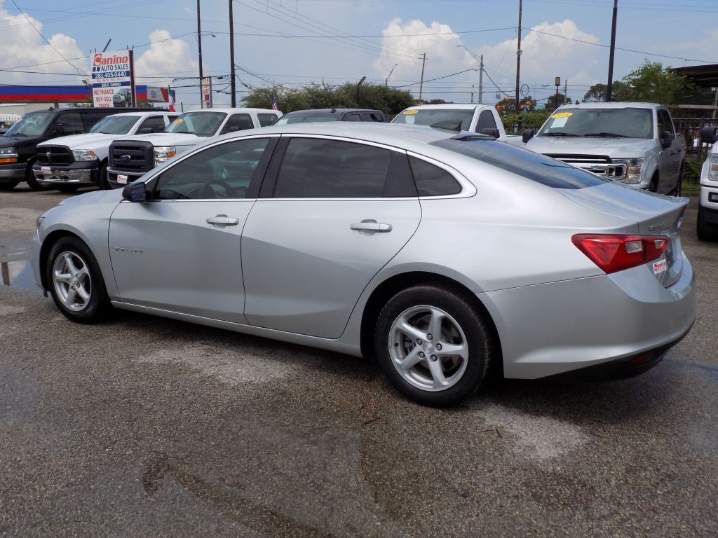 2017 Chevrolet Malibu Image 4
