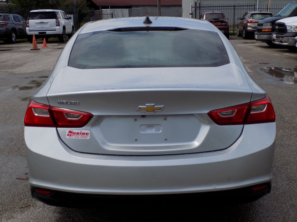 2017 Chevrolet Malibu Image 5
