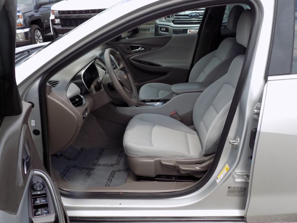 2017 Chevrolet Malibu Image 9