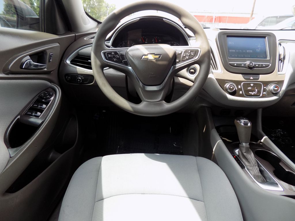 2017 Chevrolet Malibu Image 16