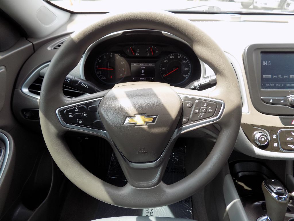 2017 Chevrolet Malibu Image 17