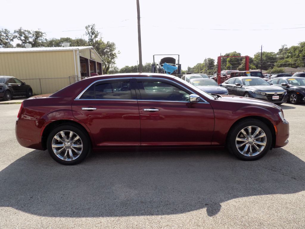 2019 Chrysler 300 Image 7