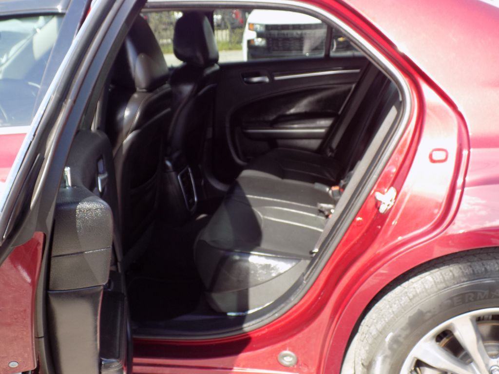 2019 Chrysler 300 Image 10