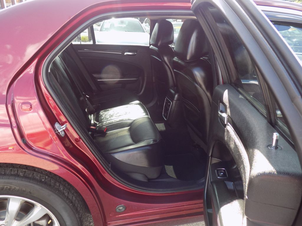 2019 Chrysler 300 Image 11