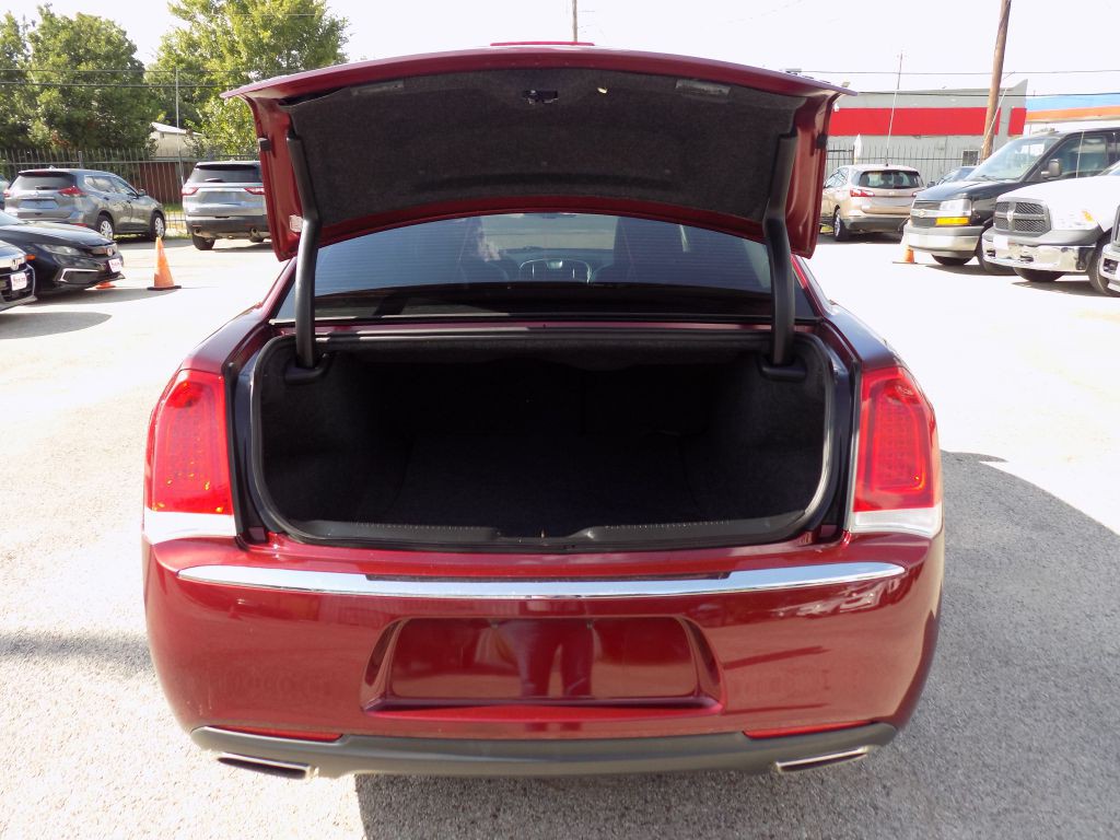 2019 Chrysler 300 Image 13