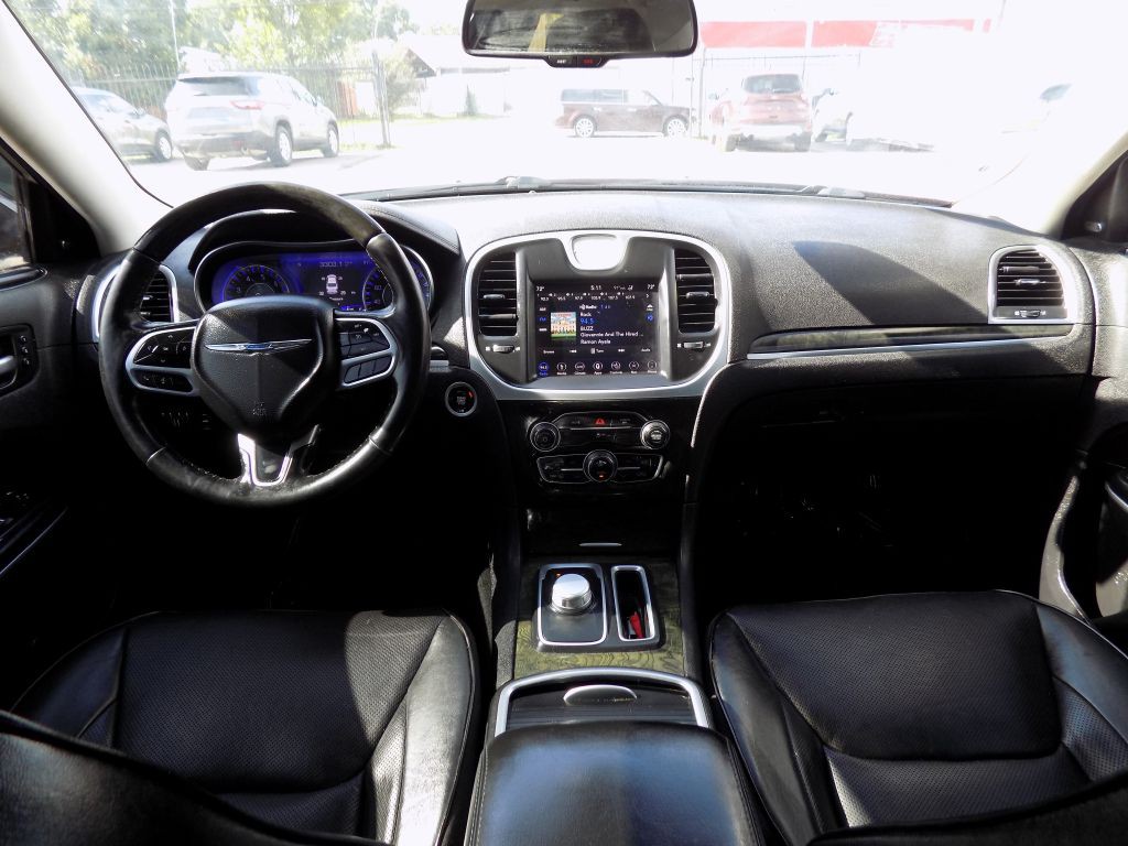 2019 Chrysler 300 Image 15