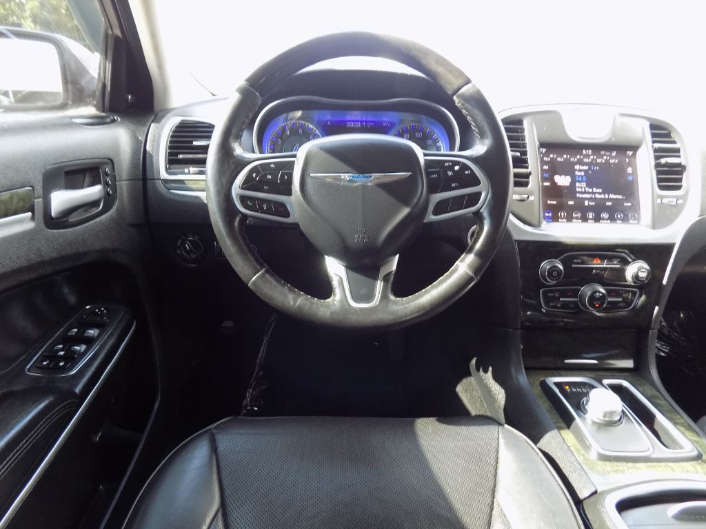 2019 Chrysler 300 Image 16
