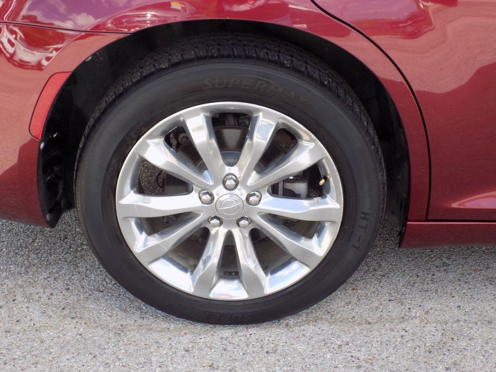 2019 Chrysler 300 Image 18