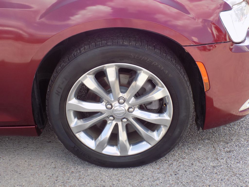 2019 Chrysler 300 Image 19