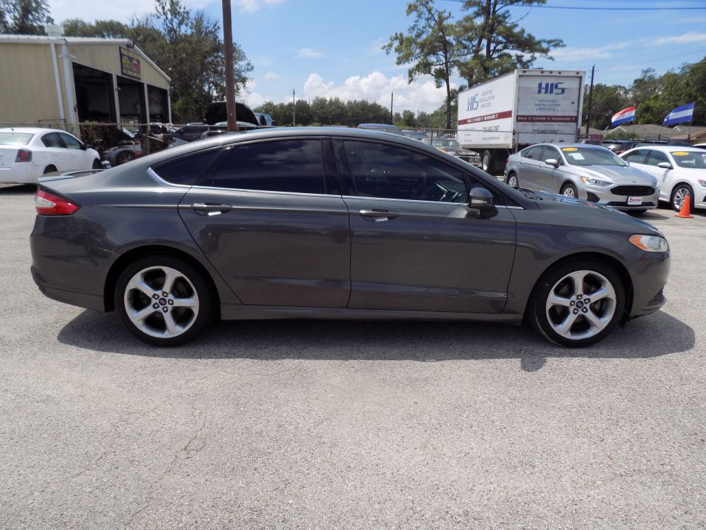 2016 Ford Fusion Image 2