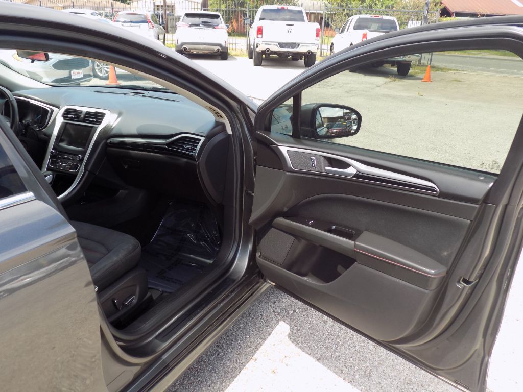 2016 Ford Fusion Image 9