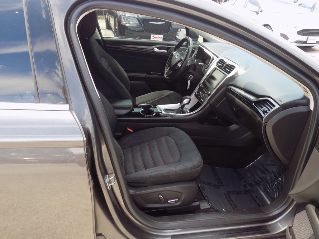 2016 Ford Fusion Image 10