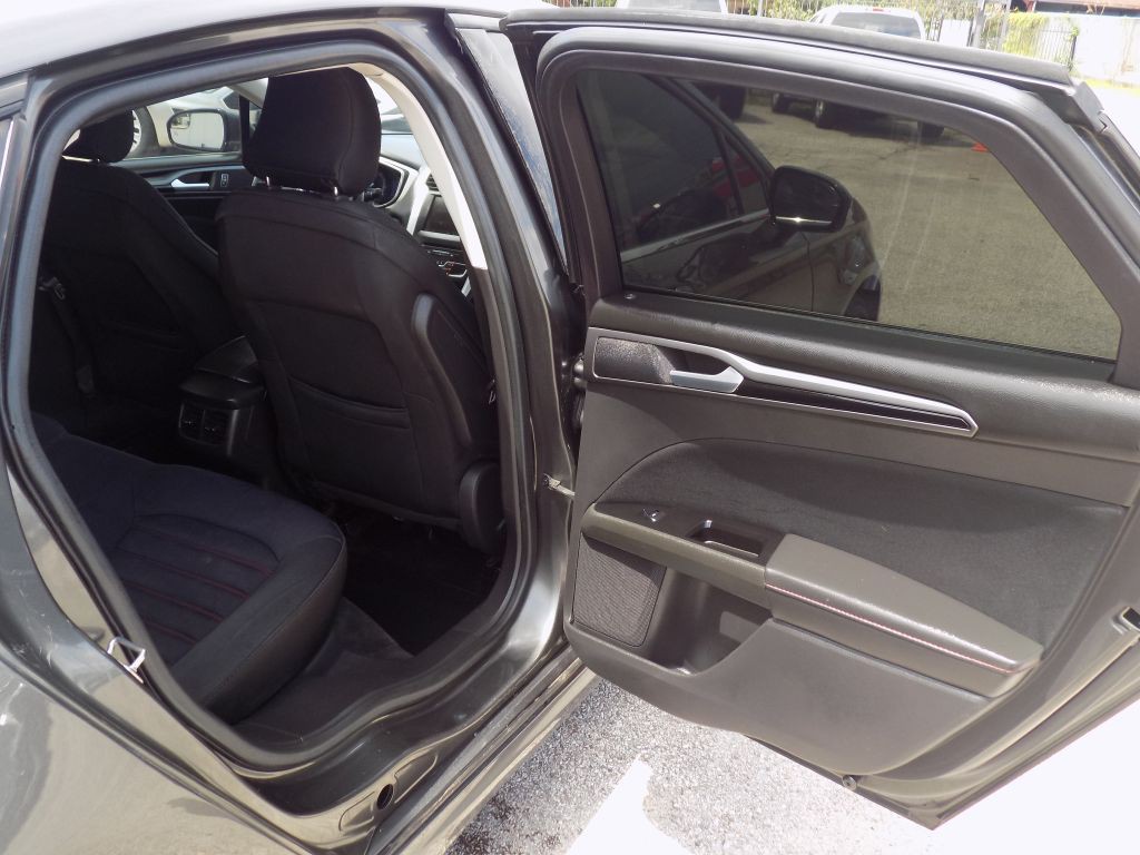 2016 Ford Fusion Image 11