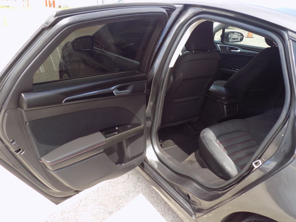 2016 Ford Fusion Image 13