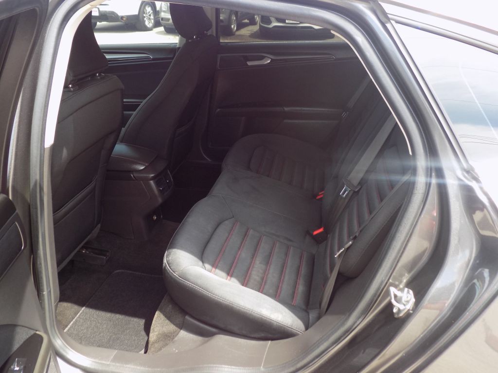 2016 Ford Fusion Image 14