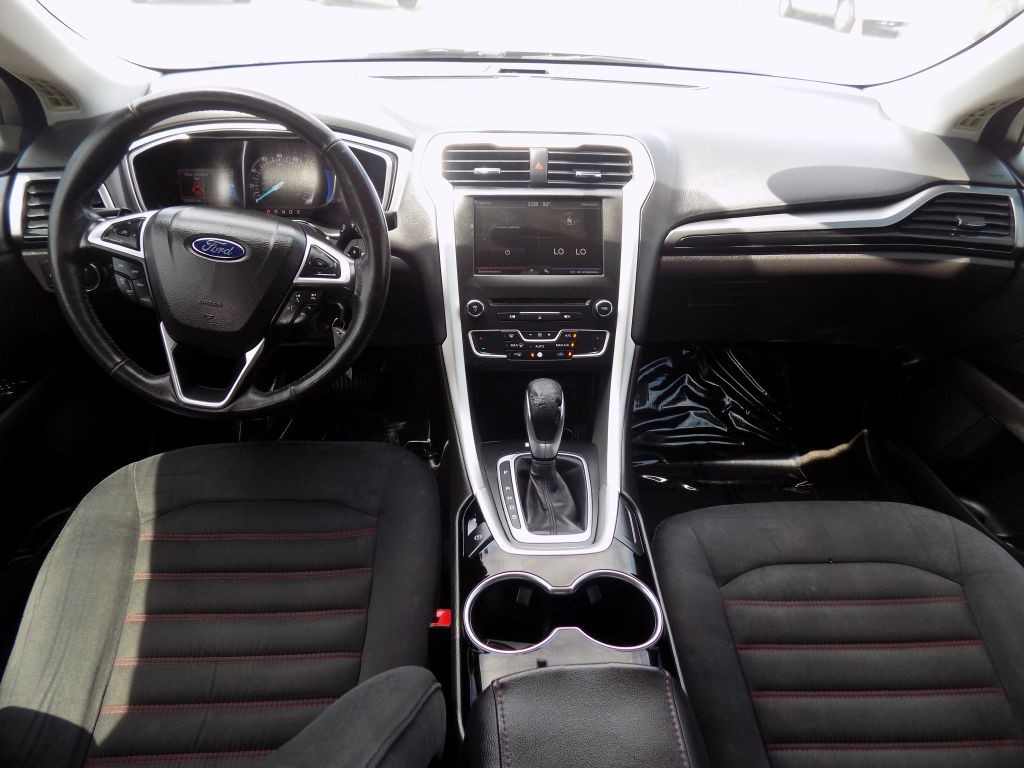 2016 Ford Fusion Image 15